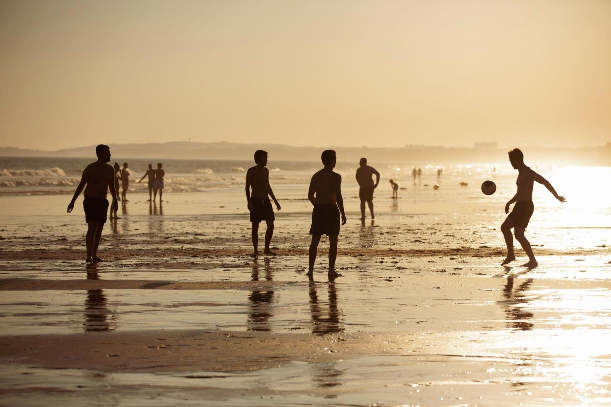 Domes Lake Algarve, Autograph Collection Vilamoura Exterior foto Football on the beach