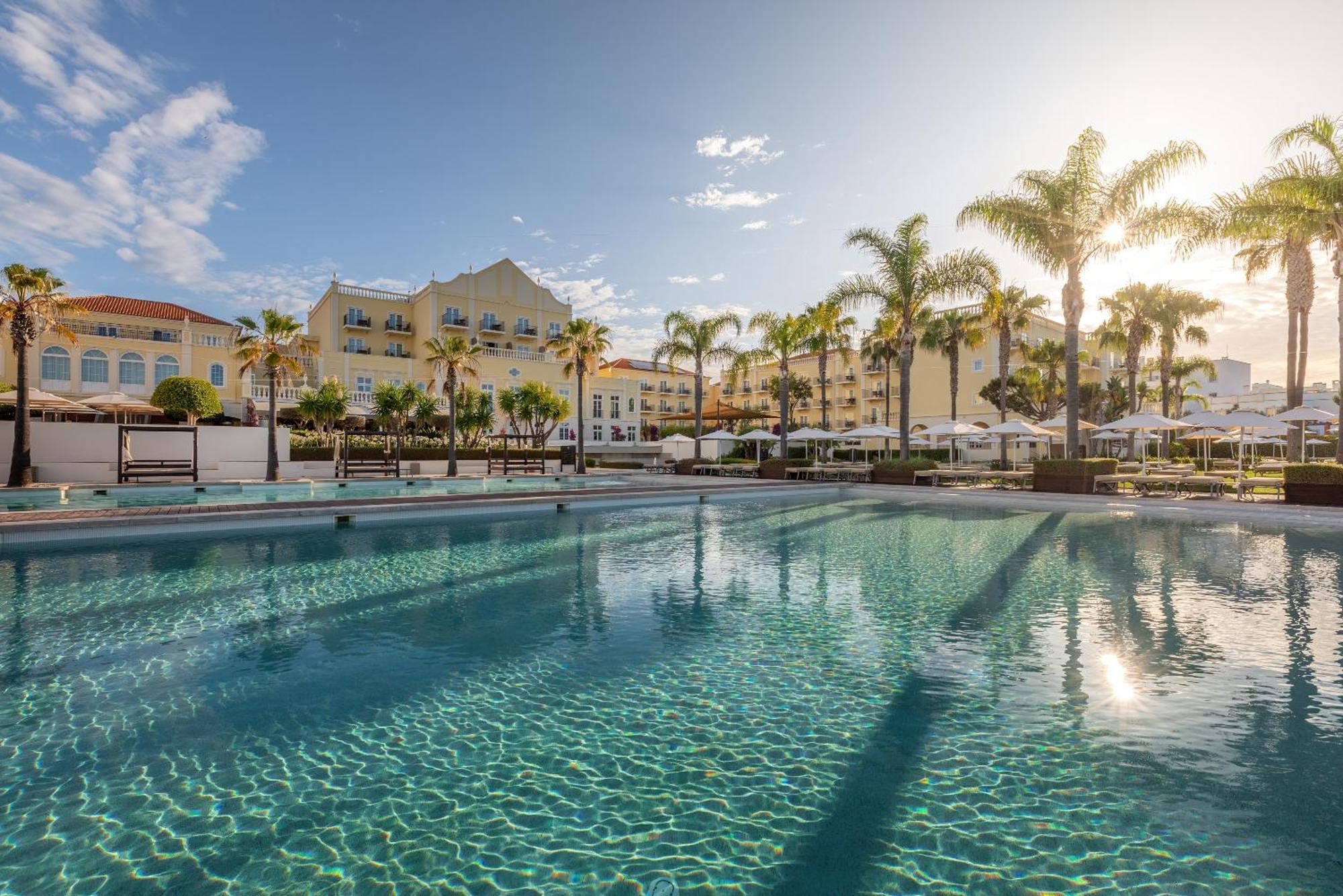 Domes Lake Algarve, Autograph Collection Vilamoura Exterior foto The swimming pool at the resort