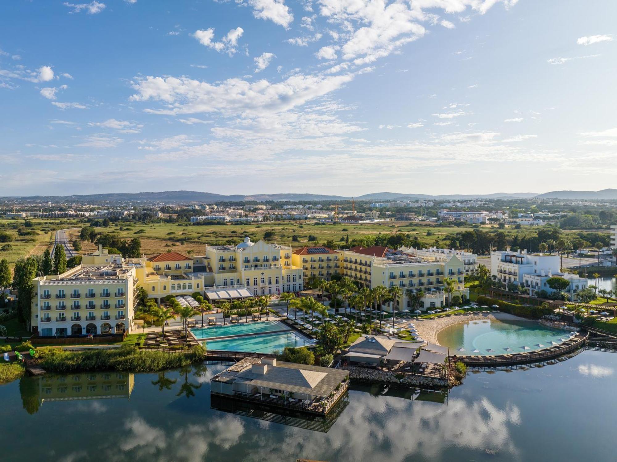 Domes Lake Algarve, Autograph Collection Vilamoura Exterior foto Aerial view of the resort