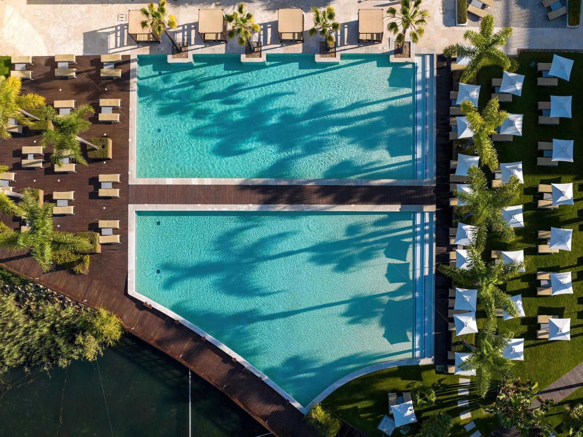 Domes Lake Algarve, Autograph Collection Vilamoura Exterior foto Aerial view of the pool at the Hotel