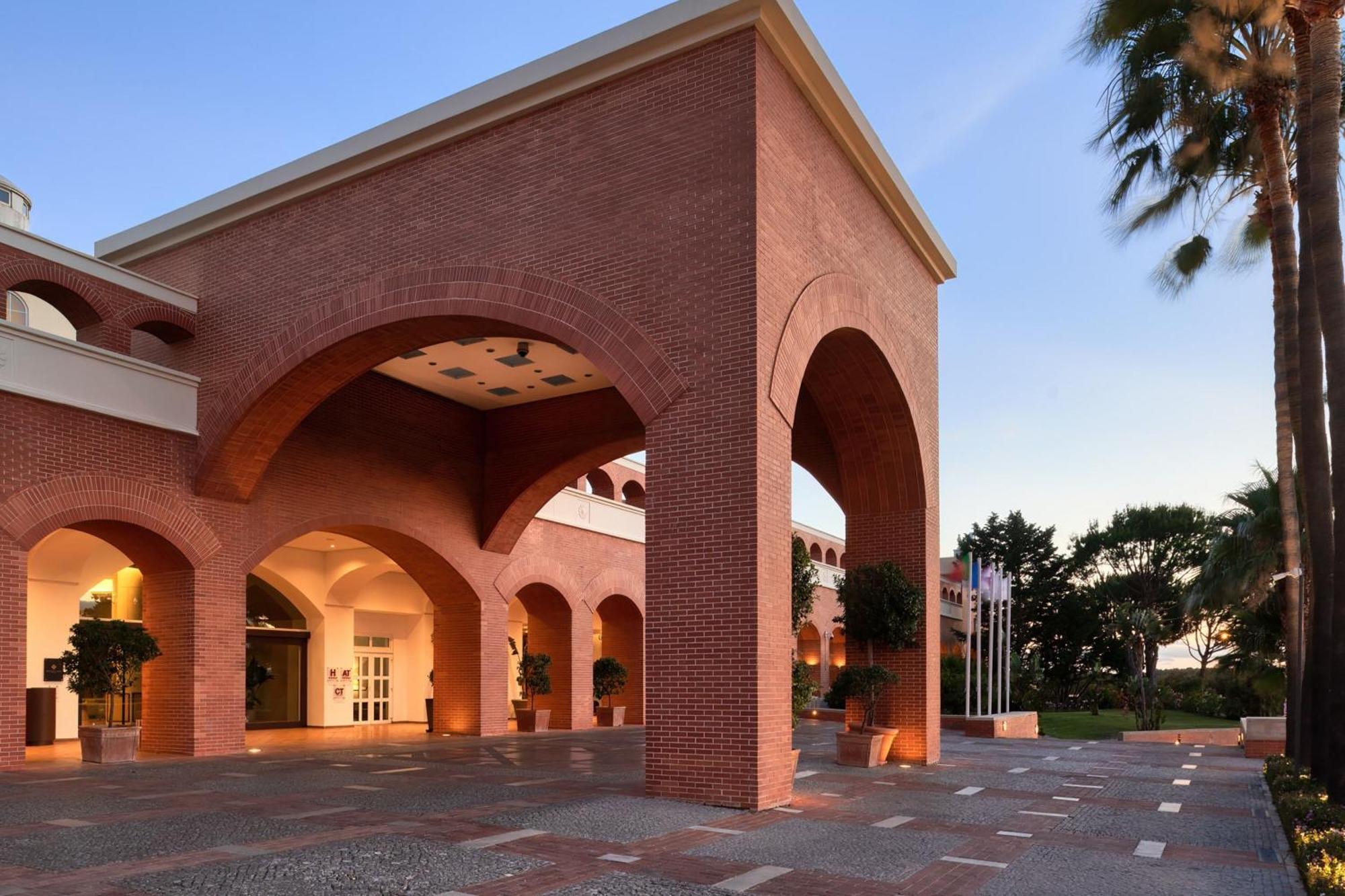 Domes Lake Algarve, Autograph Collection Vilamoura Exterior foto The hotel's entrance