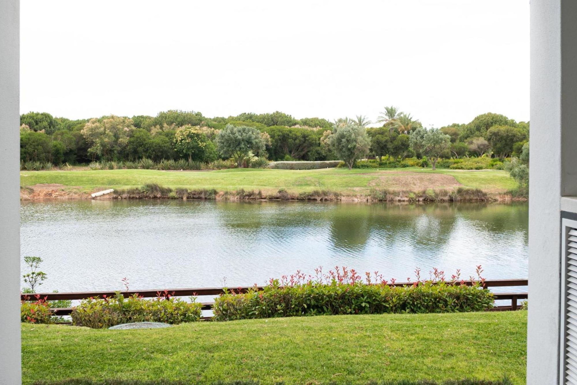 Domes Lake Algarve, Autograph Collection Vilamoura Exterior foto Golf course at the resort
